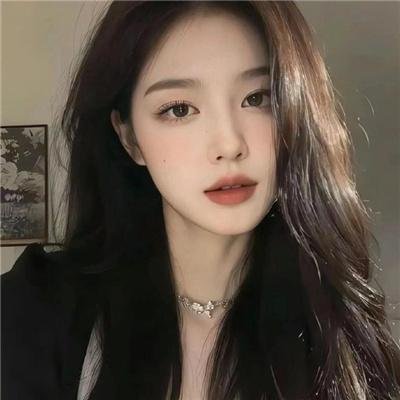 与一位女士合影